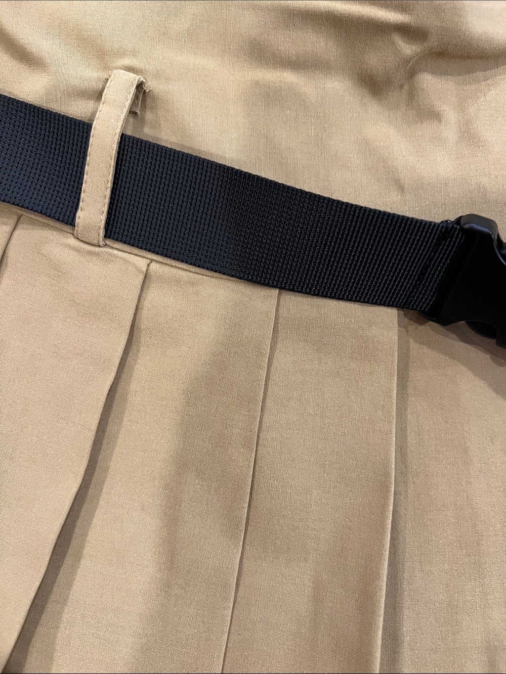 036.New Pleated Mini Skirt in Khaki with belt - Picture 3 of 3
